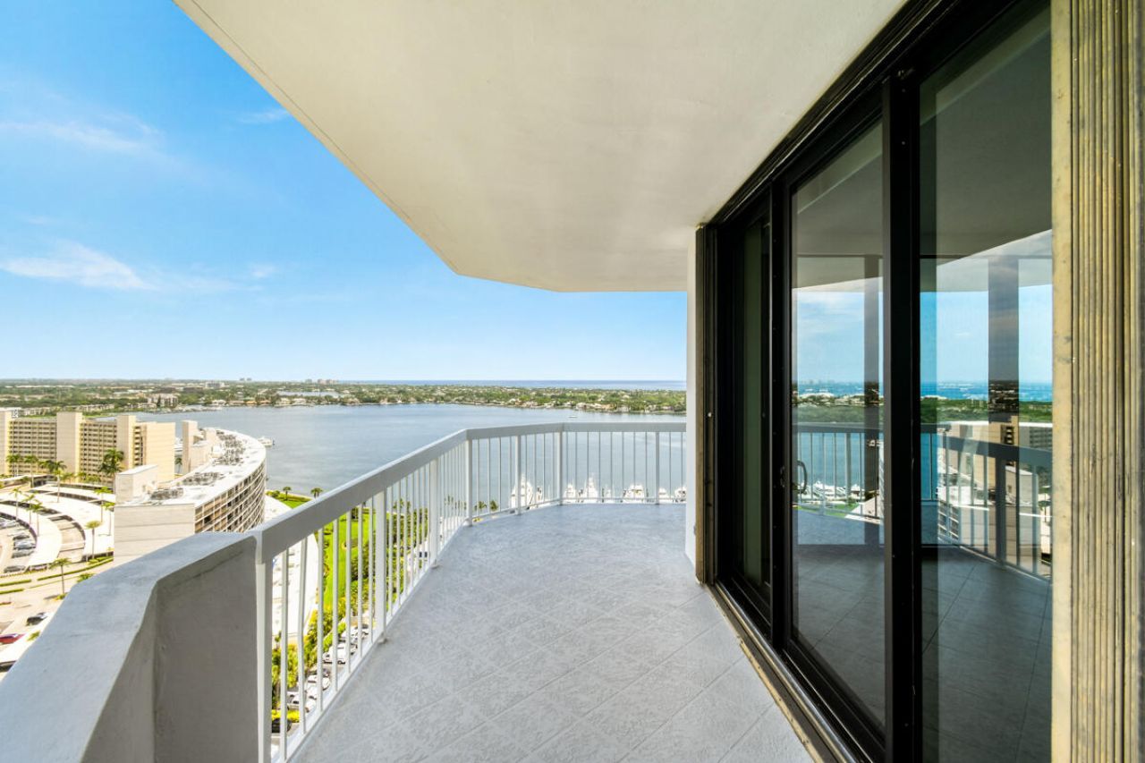 123 Lakeshore Drive, Unit PH45, North Palm Beach, FL 33408 Photo