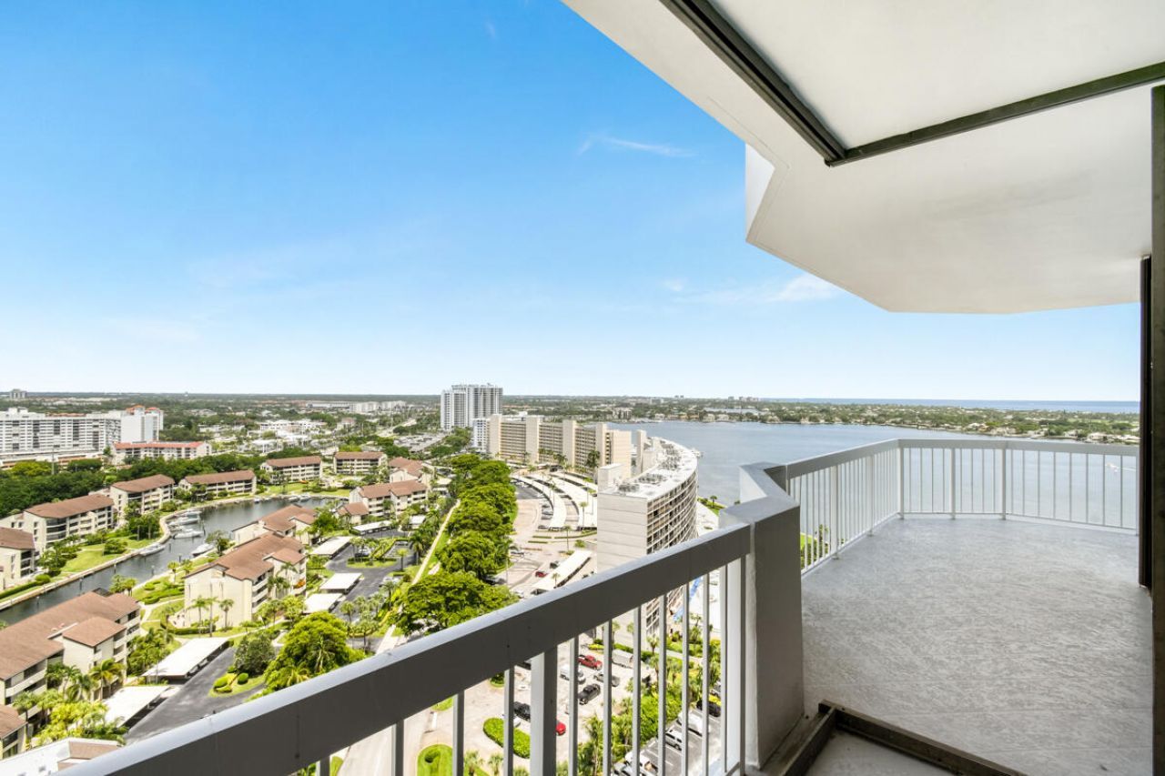 123 Lakeshore Drive, Unit PH45, North Palm Beach, FL 33408 Photo