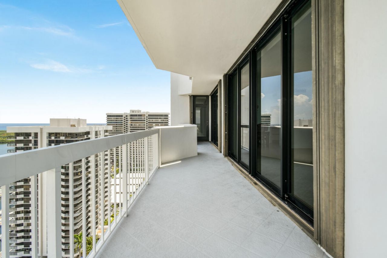 123 Lakeshore Drive, Unit PH45, North Palm Beach, FL 33408 Photo