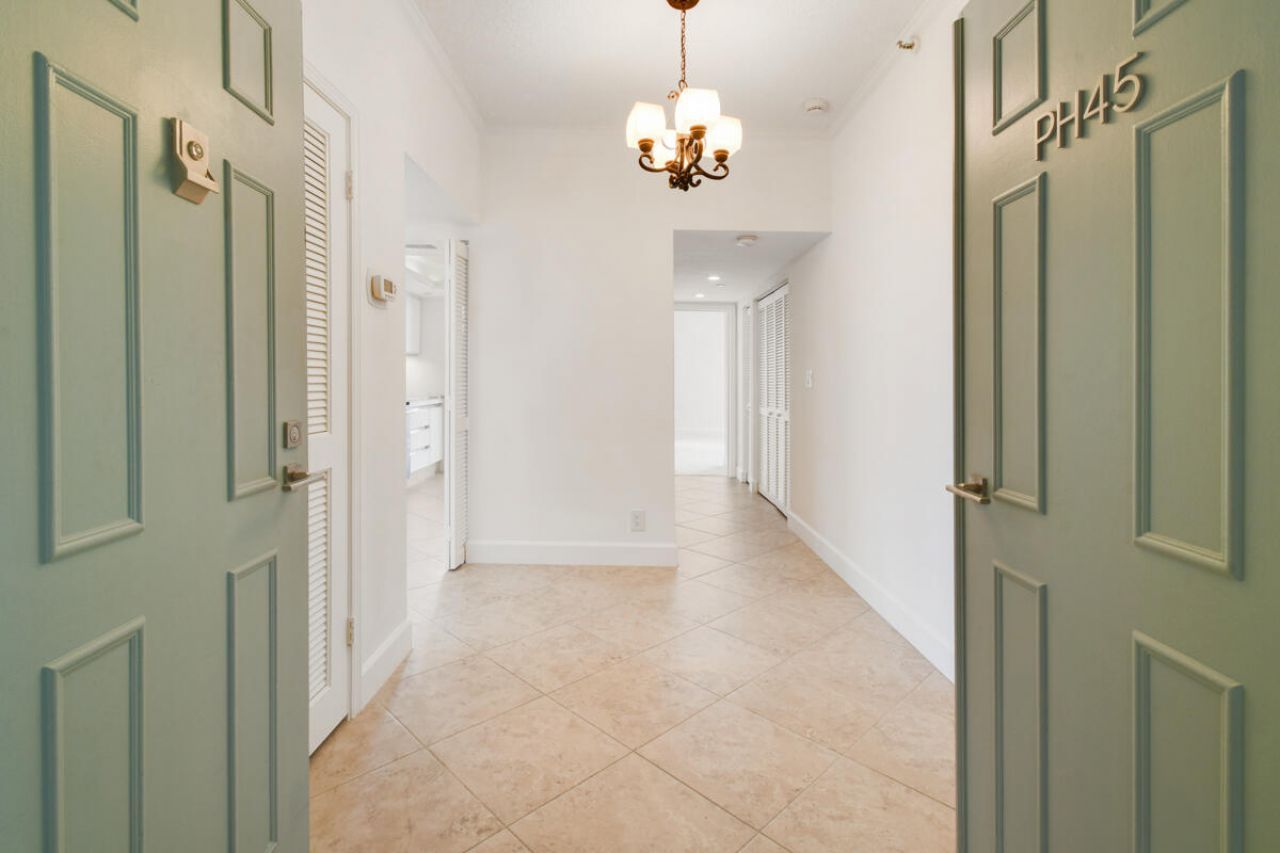 123 Lakeshore Drive, Unit PH45, North Palm Beach, FL 33408 Photo
