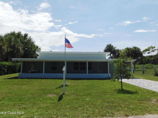 9896 Pine Street , Sebastian, FL 32976