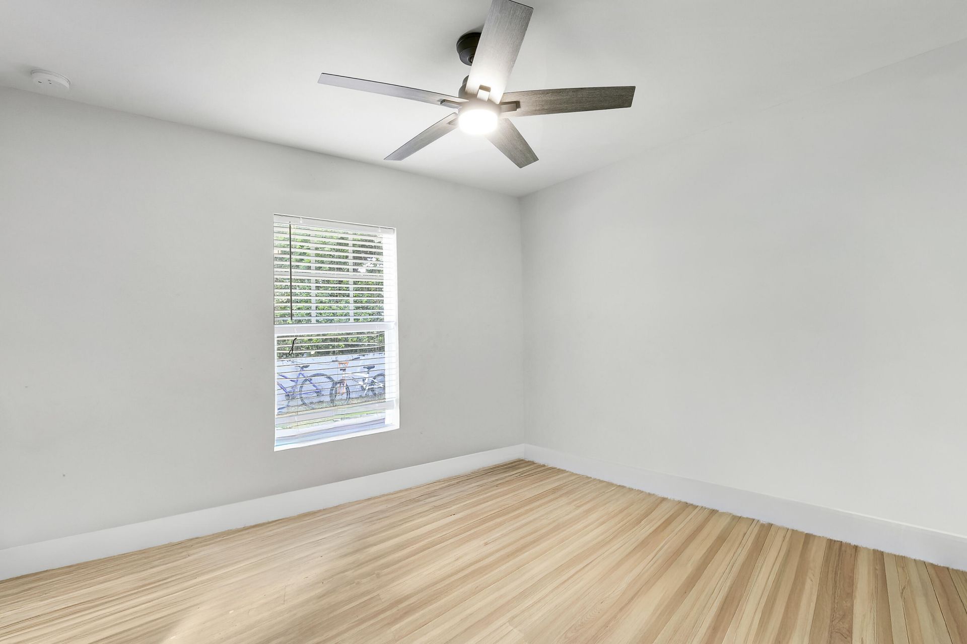 945 32nd Street, West Palm Beach, FL 33407 Photo