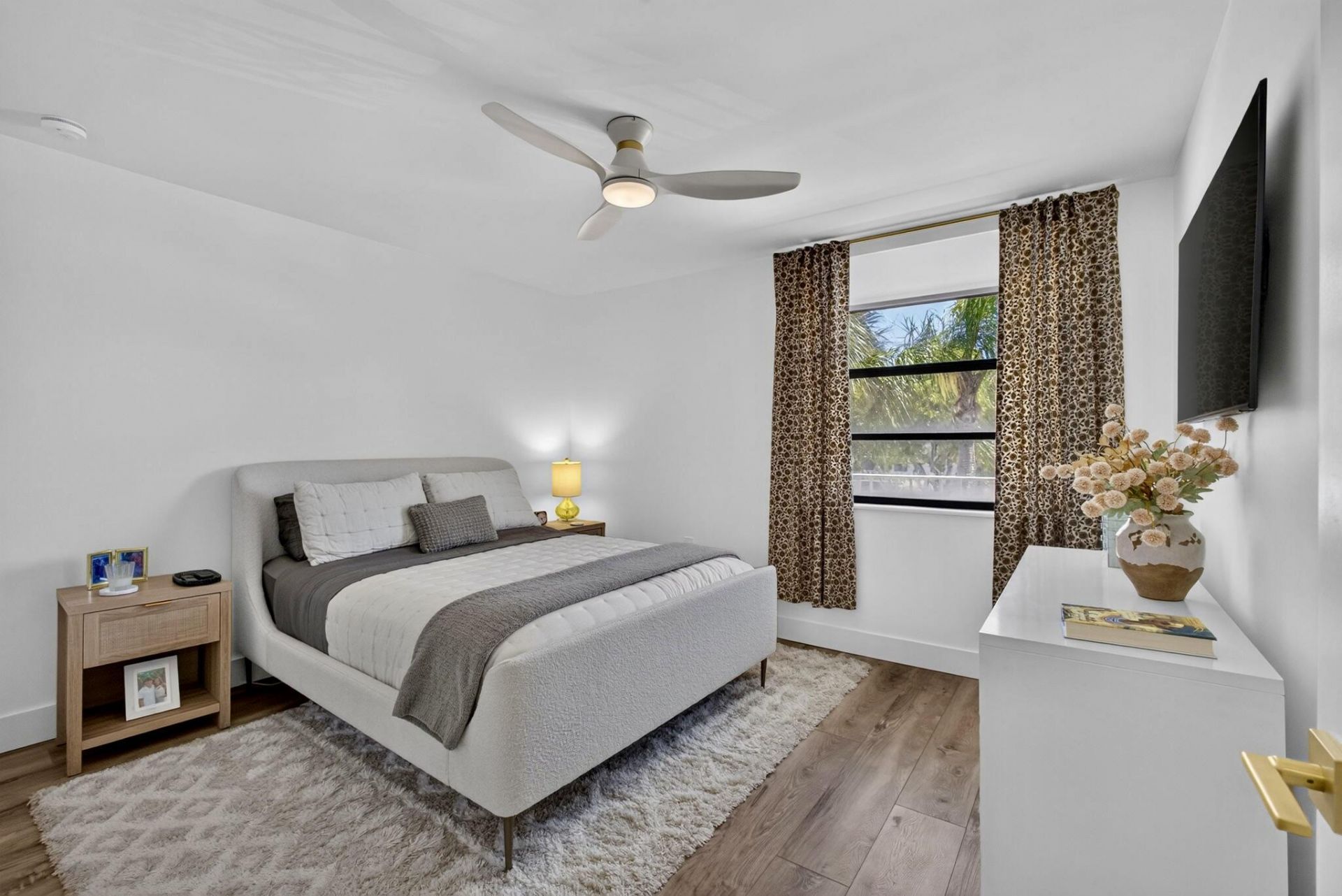 3635 Whitehall Drive, Unit 302, West Palm Beach, FL 33401 Photo