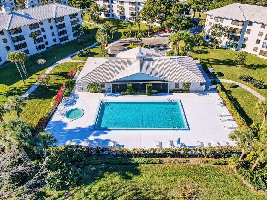 3635 Whitehall Drive, Unit 302, West Palm Beach, FL 33401 Photo