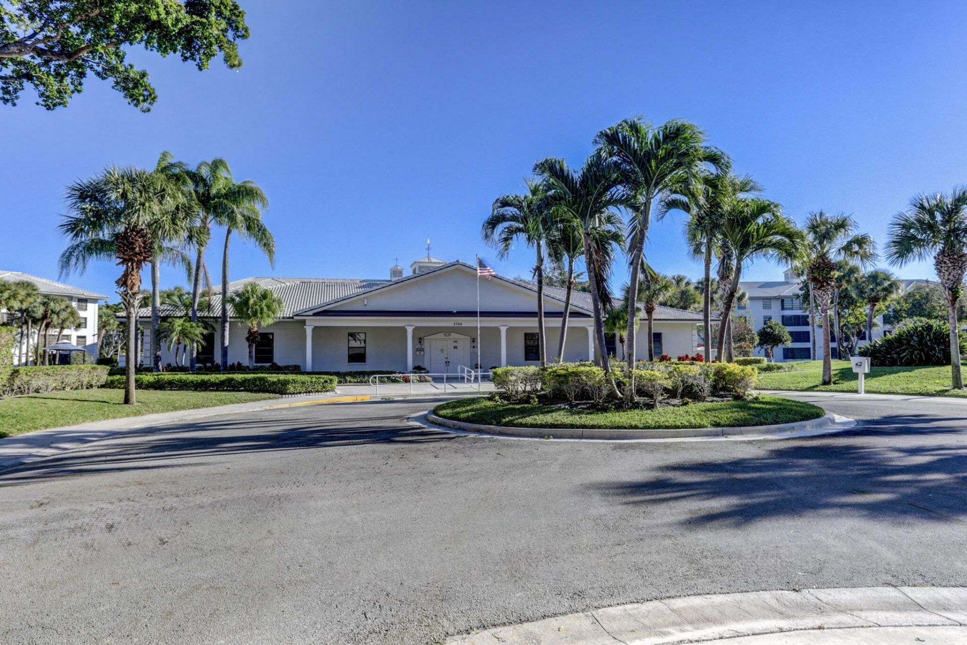 3635 Whitehall Drive, Unit 302, West Palm Beach, FL 33401 Photo