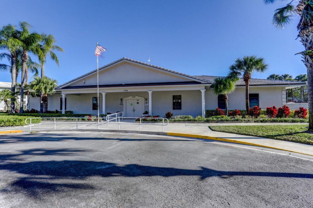 3635 Whitehall Drive, Unit 302, West Palm Beach, FL 33401 Photo