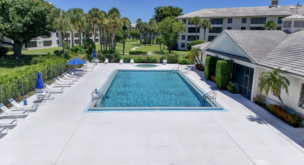 3635 Whitehall Drive, Unit 302, West Palm Beach, FL 33401 Photo