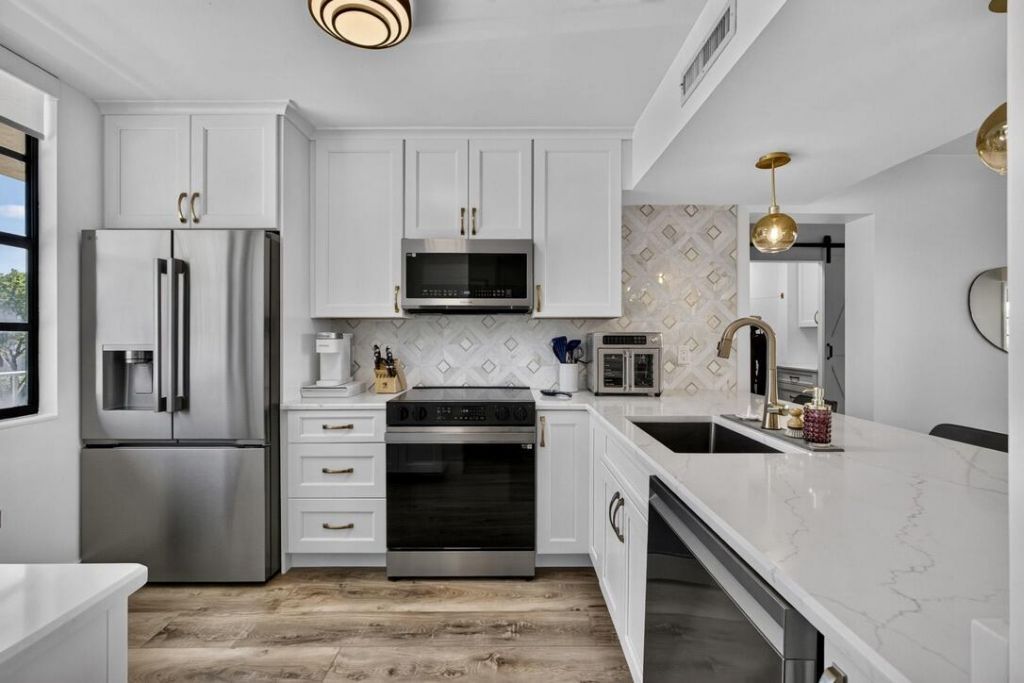 3635 Whitehall Drive, Unit 302, West Palm Beach, FL 33401 Photo