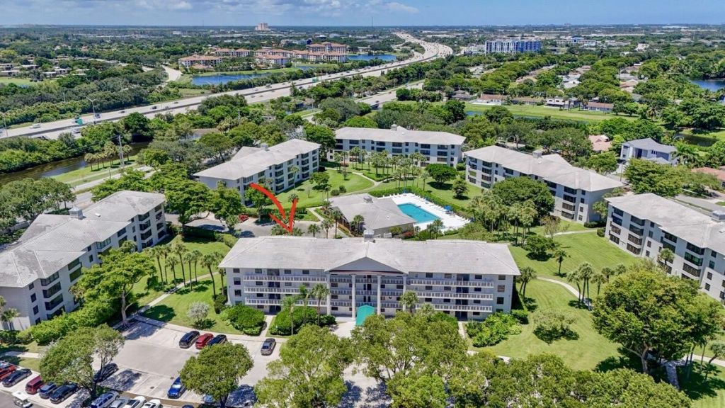 3635 Whitehall Drive, Unit 302, West Palm Beach, FL 33401 Photo