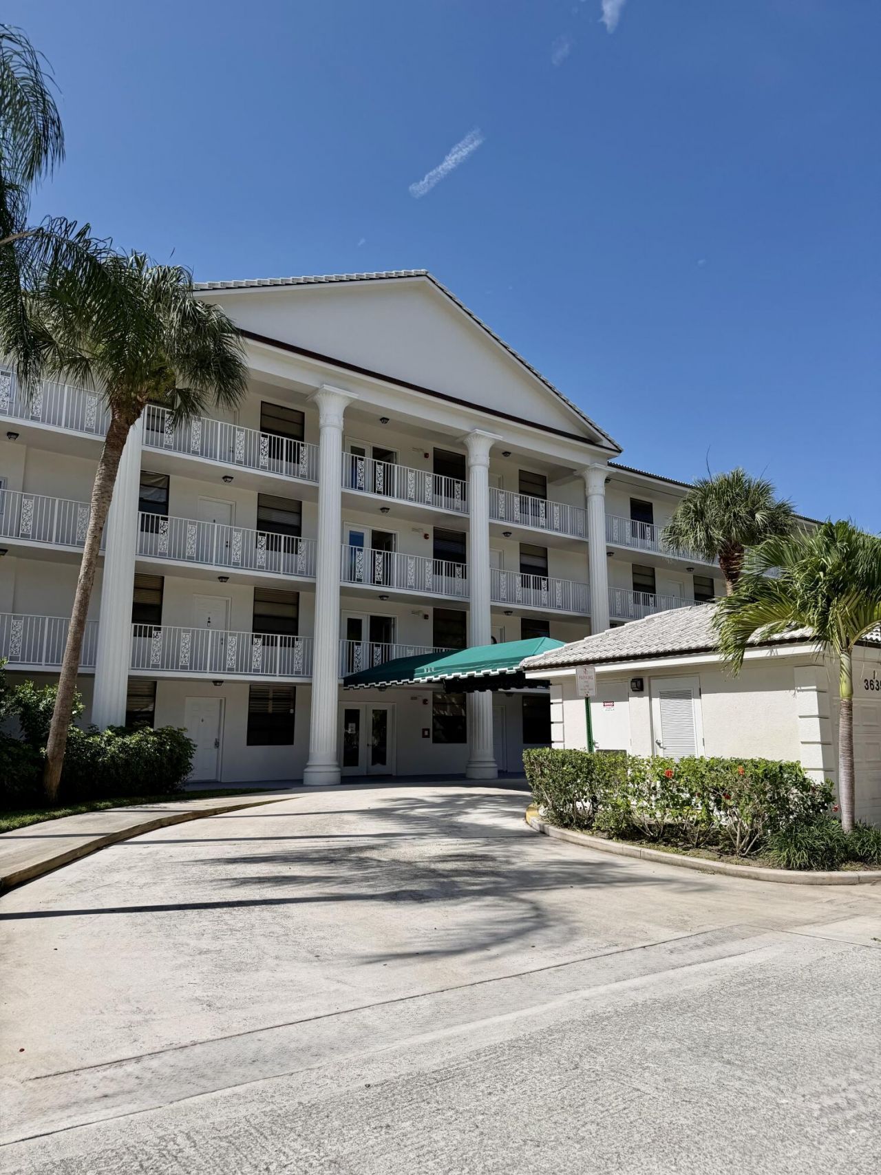 3635 Whitehall Drive, Unit 302, West Palm Beach, FL 33401 Photo