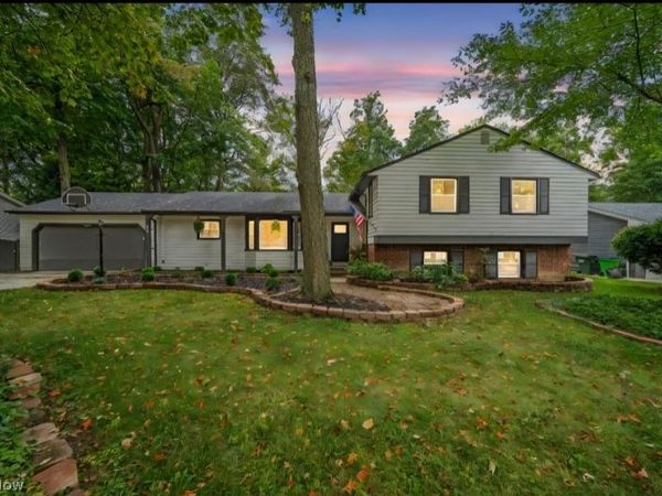 1066 Eastlawn Drive , Highland Heights, OH 44143