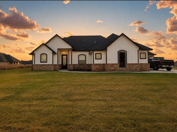 12711 Ridge Road, Elgin, OK 73538