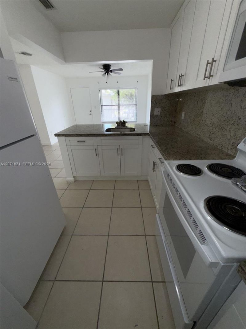 15324 SW 72nd St , Unit 12-21, Miami, FL 33193 Photo