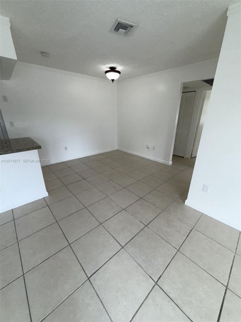 15324 SW 72nd St , Unit 12-21, Miami, FL 33193 Photo