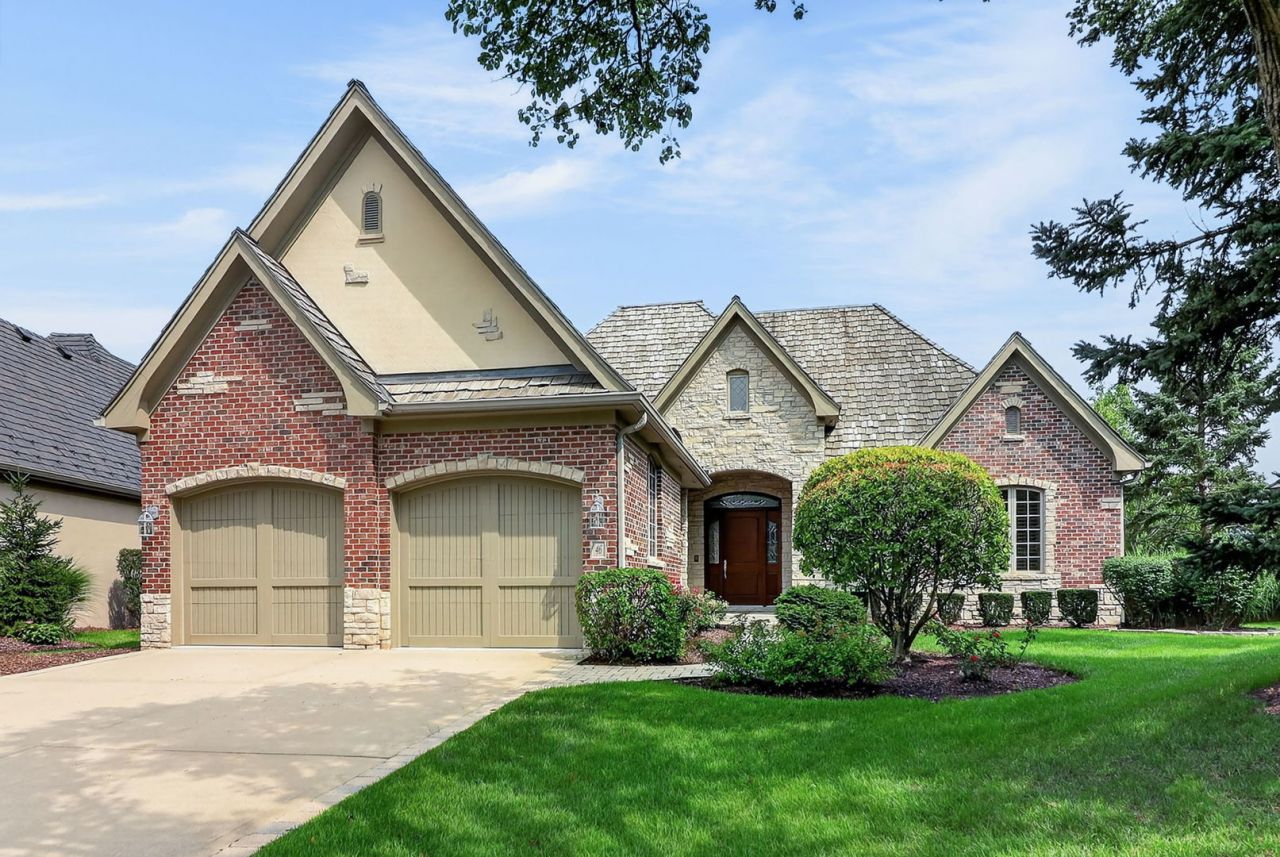 46 Forest Gate Circle, Oak Brook, IL 60523 Main Photo