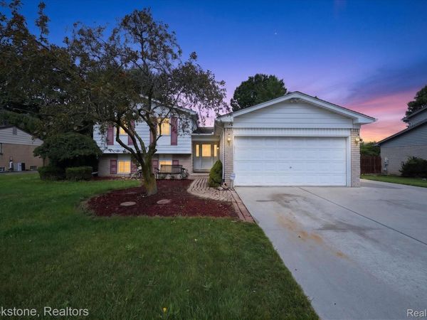 39795 Waldorf Drive , Clinton Township, Mi 48038