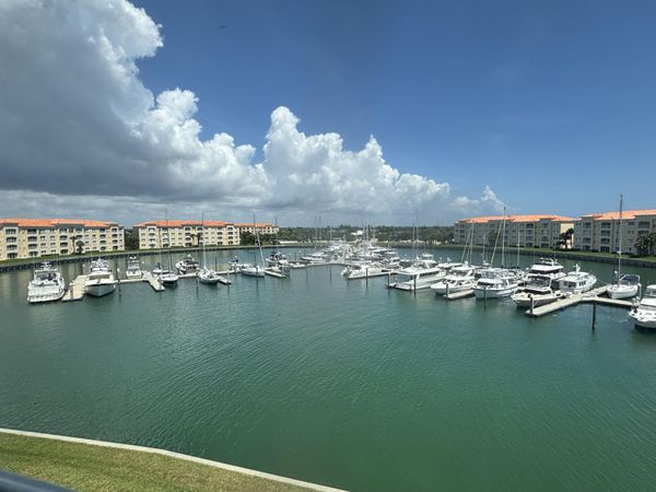 15 HARBOUR ISLE Drive W, Unit PH05, Fort Pierce, FL 34949