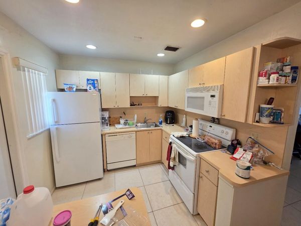 700 LAYNE Boulevard, Unit 318, Hallandale Beach, FL 33009