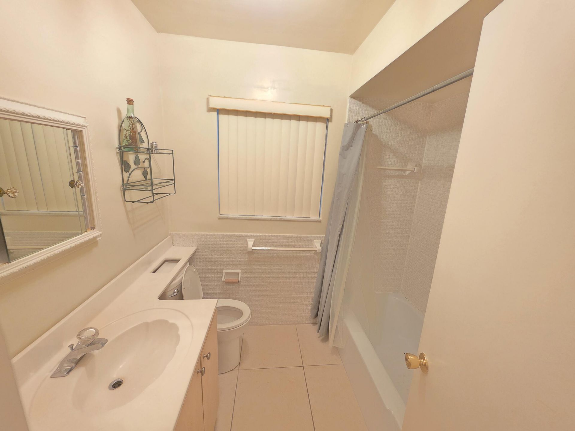 700 Layne Boulevard, Unit 318B, Hallandale Beach, FL 33009 Photo