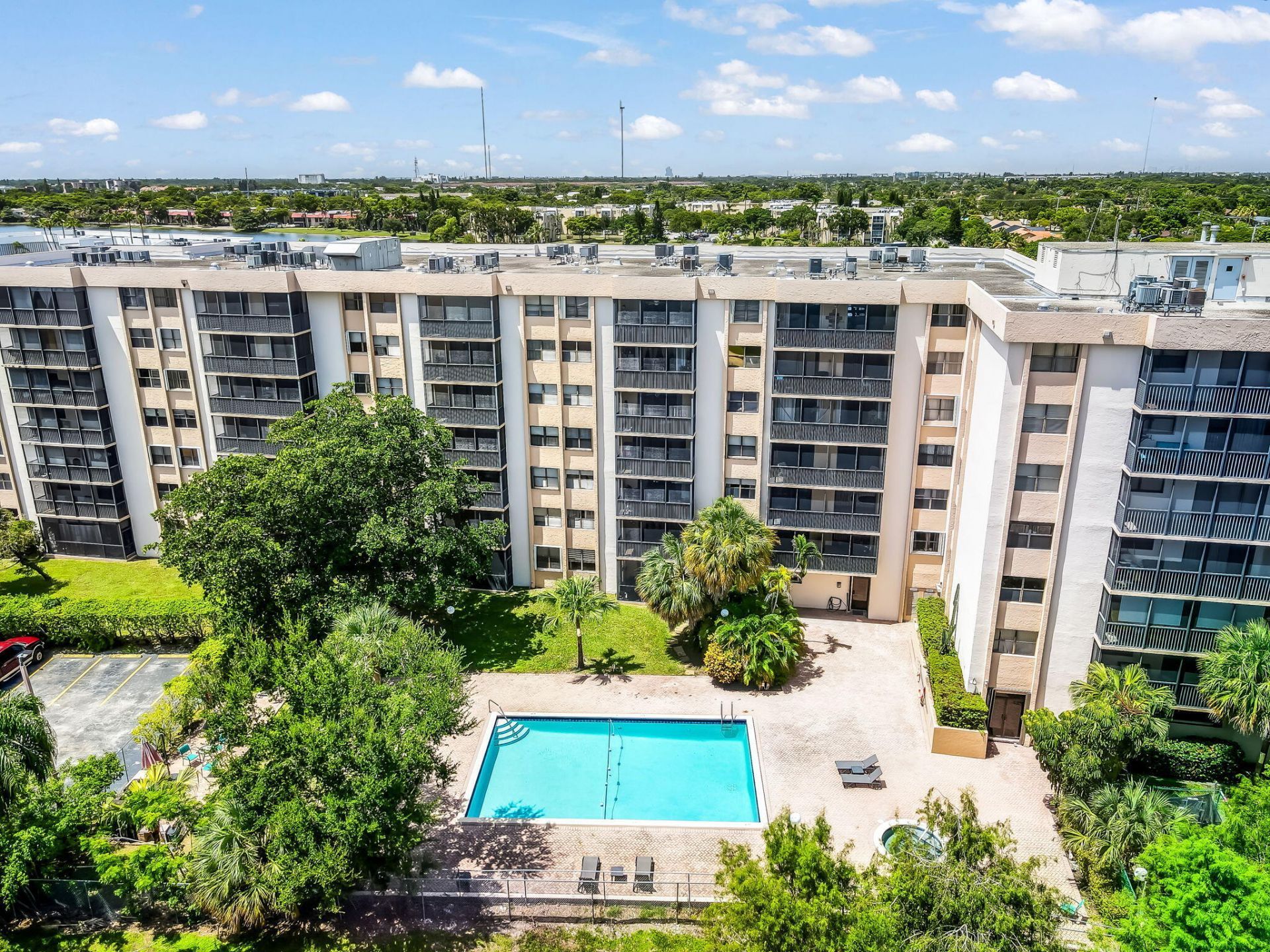 900 NE 195th Street, Unit 217, Miami, FL 33179 Photo