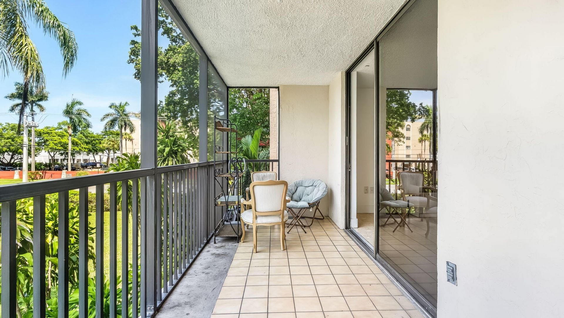 900 NE 195th Street, Unit 217, Miami, FL 33179 Photo