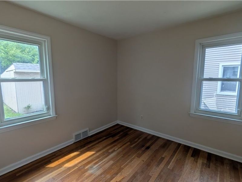 270 E 330th Street, Willowick, OH 44095 Photo 10