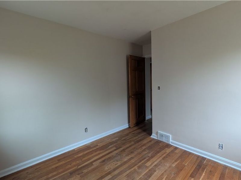 270 E 330th Street, Willowick, OH 44095 Photo 11