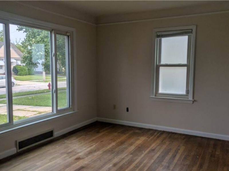 270 E 330th Street, Willowick, OH 44095 Photo 4