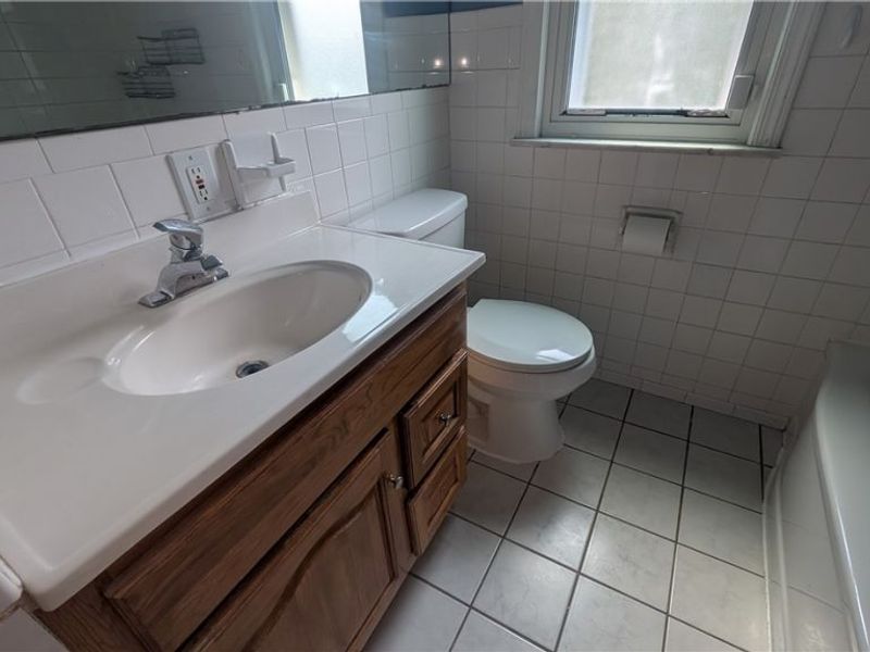 270 E 330th Street, Willowick, OH 44095 Photo 8