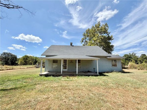 10099 Cherokee Main Street , Gentry, AR 72734