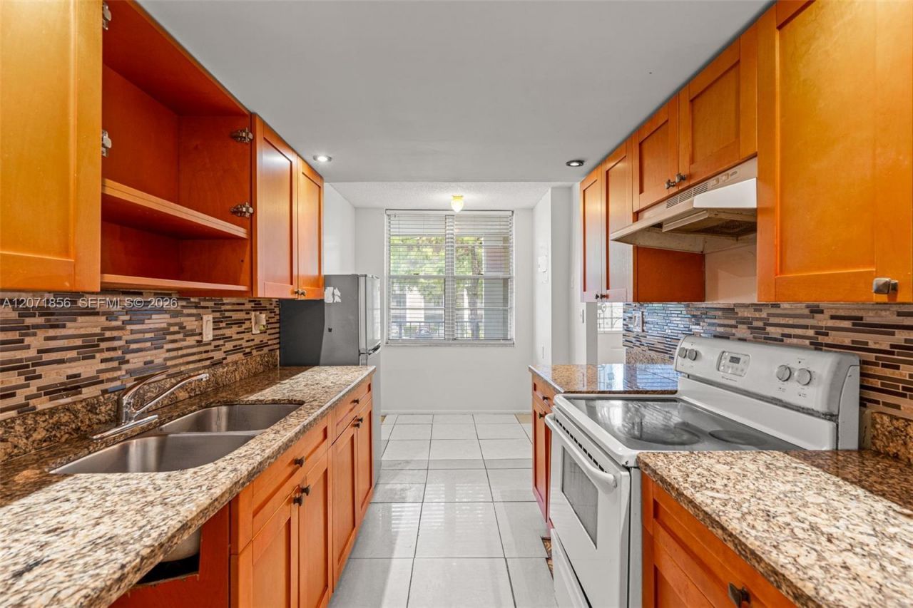 2900 NW 48th Ter , Unit 213, Lauderdale Lakes, FL 33313 Photo