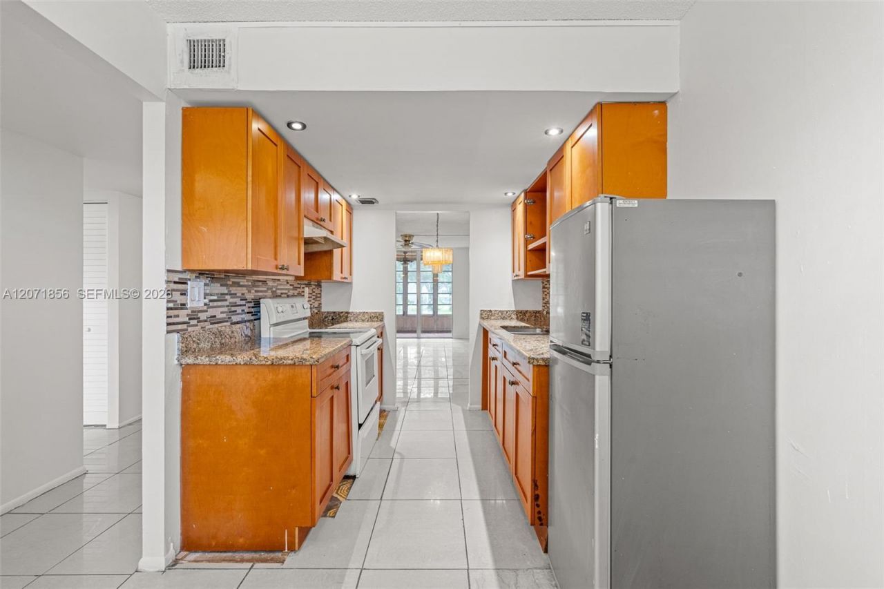 2900 NW 48th Ter , Unit 213, Lauderdale Lakes, FL 33313 Photo