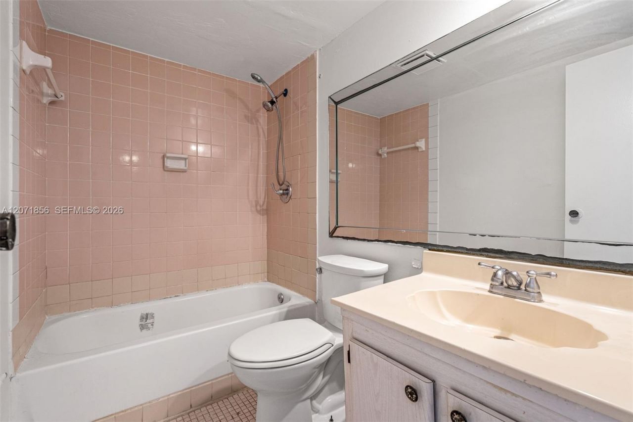 2900 NW 48th Ter , Unit 213, Lauderdale Lakes, FL 33313 Photo