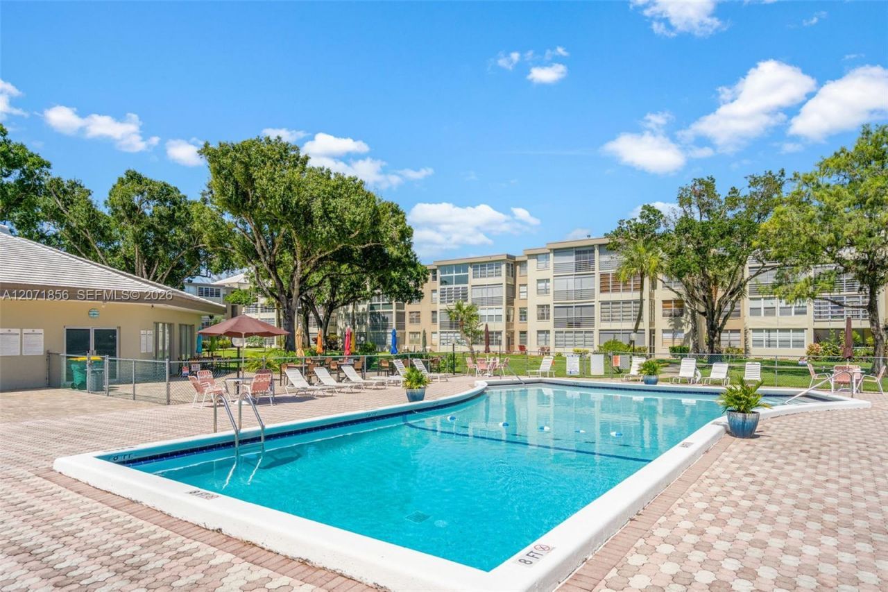 2900 NW 48th Ter , Unit 213, Lauderdale Lakes, FL 33313 Photo