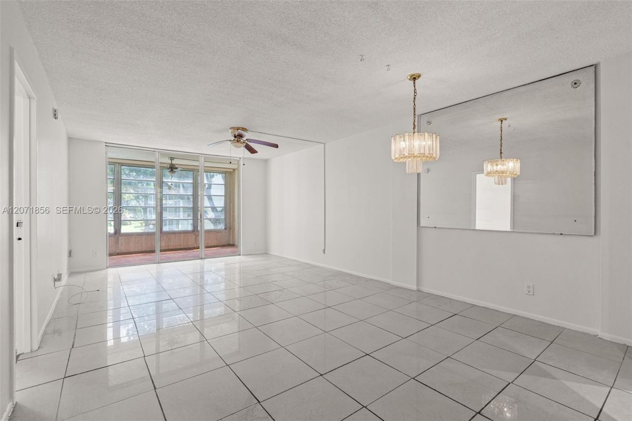 2900 NW 48th Ter , Unit 213, Lauderdale Lakes, FL 33313 Photo