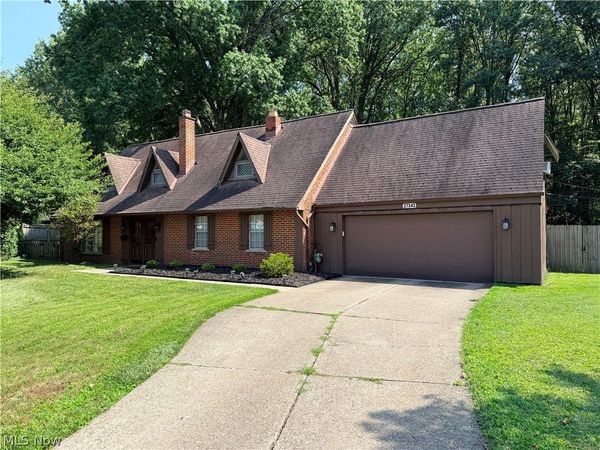 27343 Clinton Drive , North Olmsted, OH 44070
