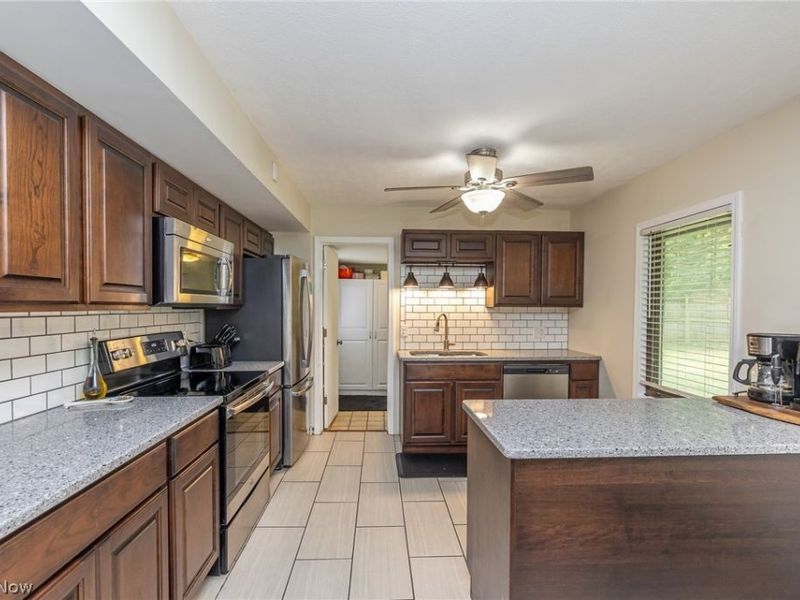 27343 Clinton Drive, North Olmsted, OH 44070 Photo 10