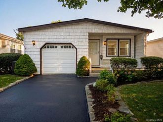 162 Village Circle W Manorville, NY 11949