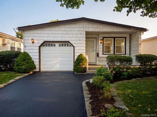 162 Village Circle W, Manorville, NY 11949