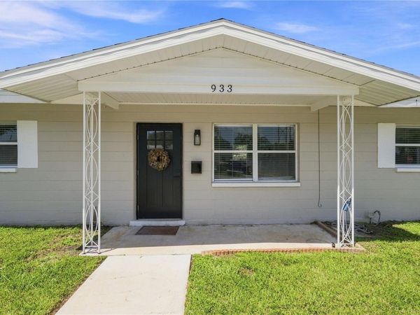 933 41ST AVENUE NE, ST PETERSBURG, FL 33703
