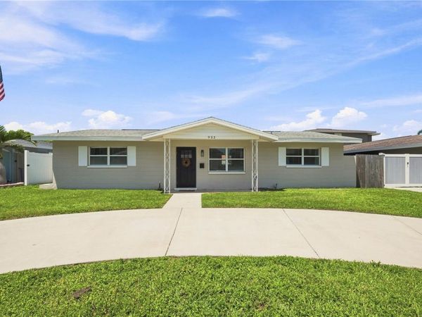933 41ST AVENUE NE, ST PETERSBURG, FL 33703