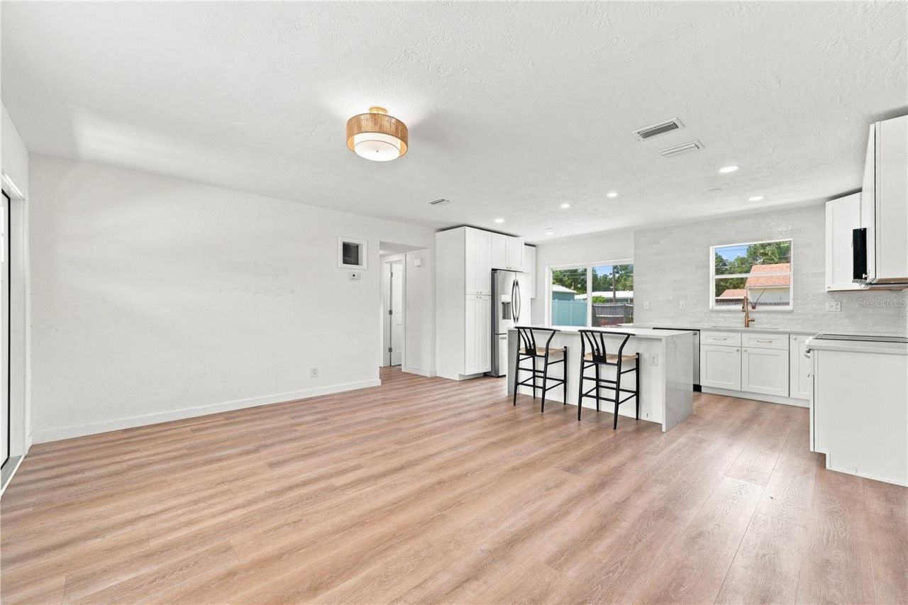 933 41st Avenue Ne, Saint Petersburg, FL 33703 Photo
