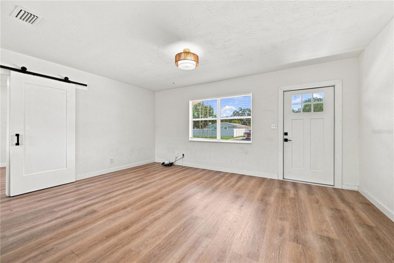 933 41st Avenue Ne, Saint Petersburg, FL 33703 Photo