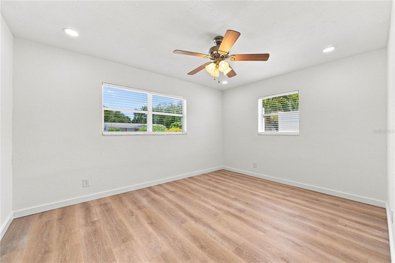 933 41st Avenue Ne, Saint Petersburg, FL 33703 Photo