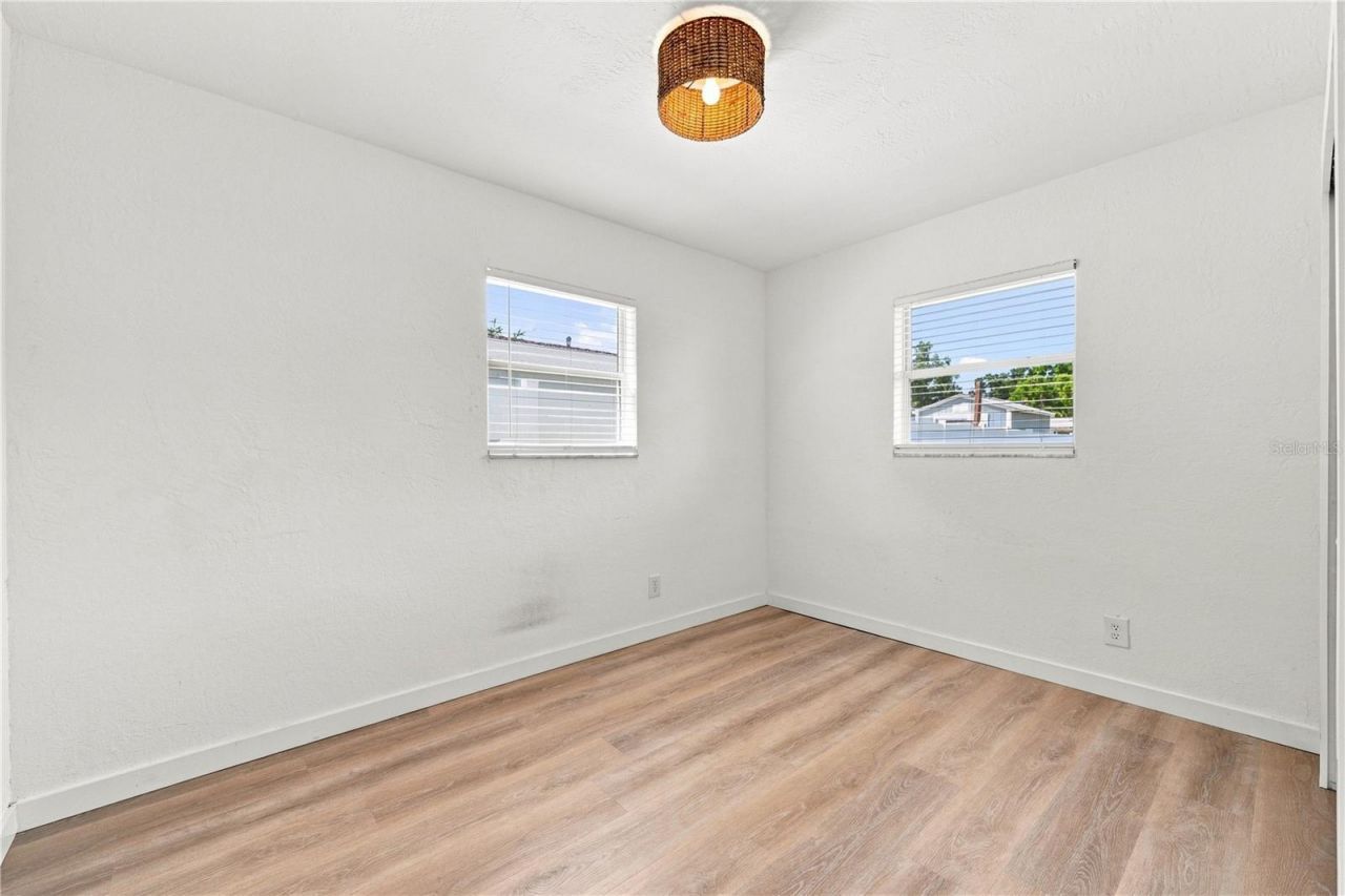 933 41st Avenue Ne, Saint Petersburg, FL 33703 Photo