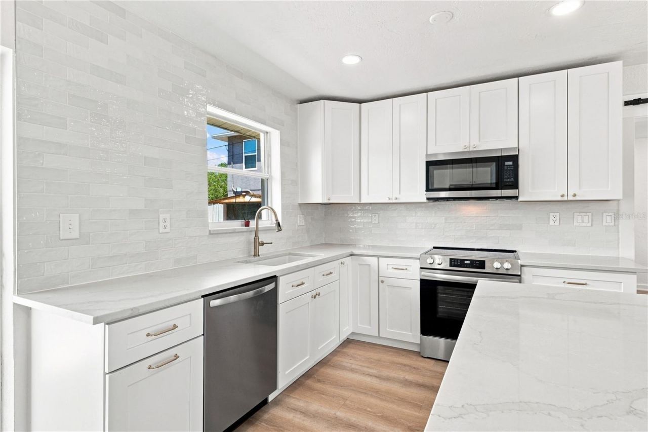 933 41st Avenue Ne, Saint Petersburg, FL 33703 Photo