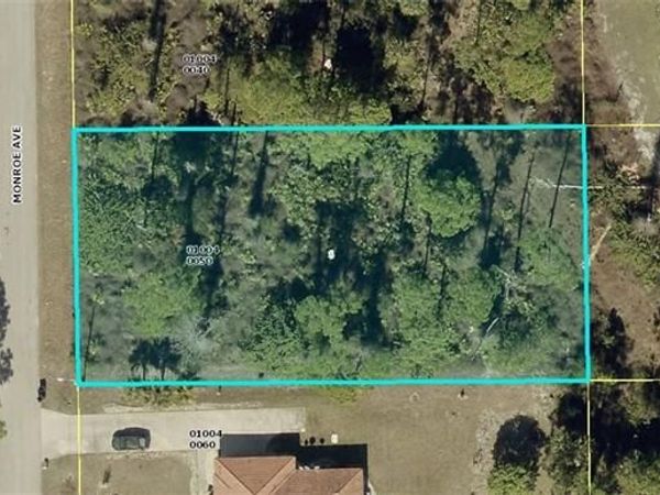 814 Monroe AVE , LEHIGH ACRES, FL 33972