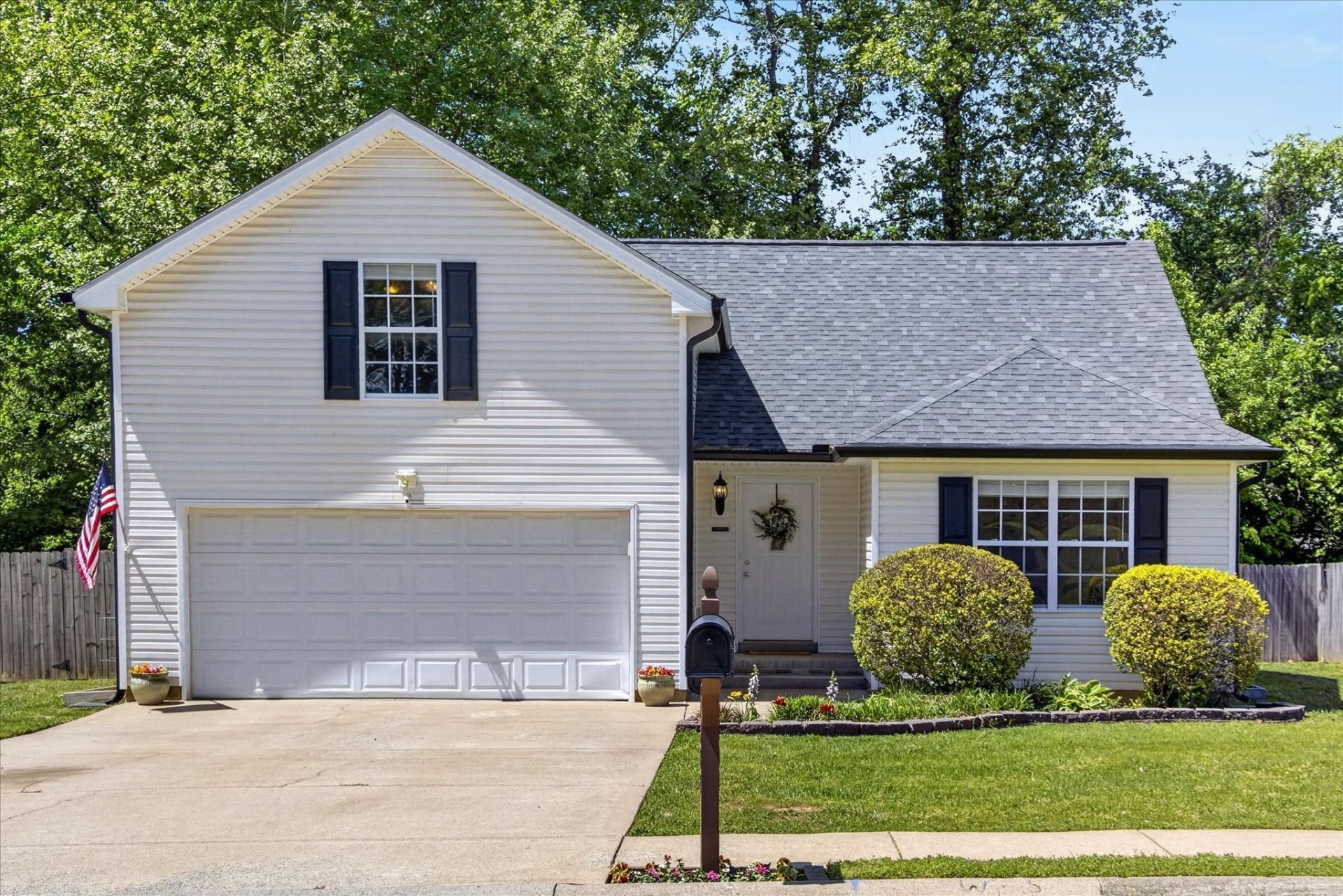 1481 Mutual Dr , Clarksville, TN 37042 Main Photo