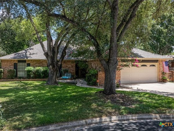 305 Westbend Circle, Seguin, TX 78155