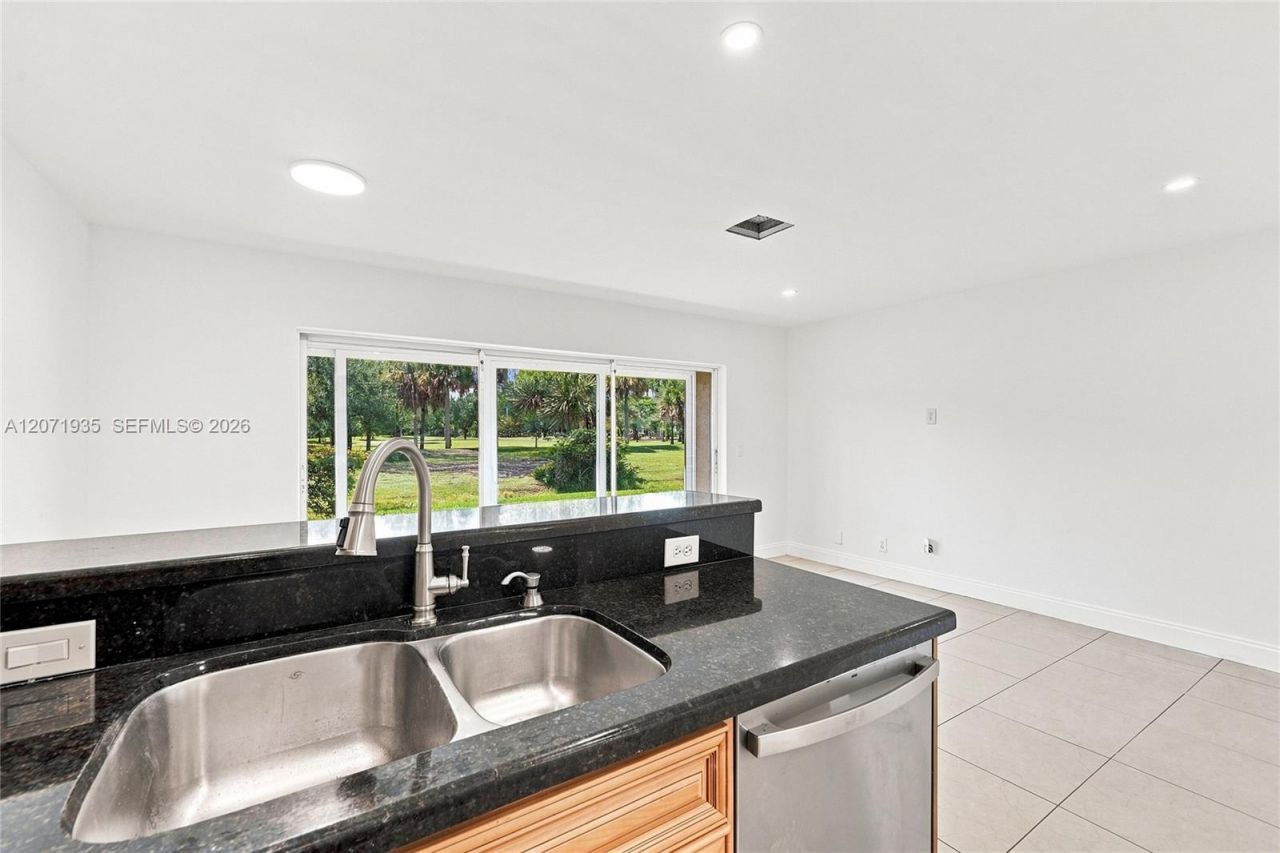 10140 Royal Palm Blvd, Unit 402-B, Coral Springs, FL 33065 Photo